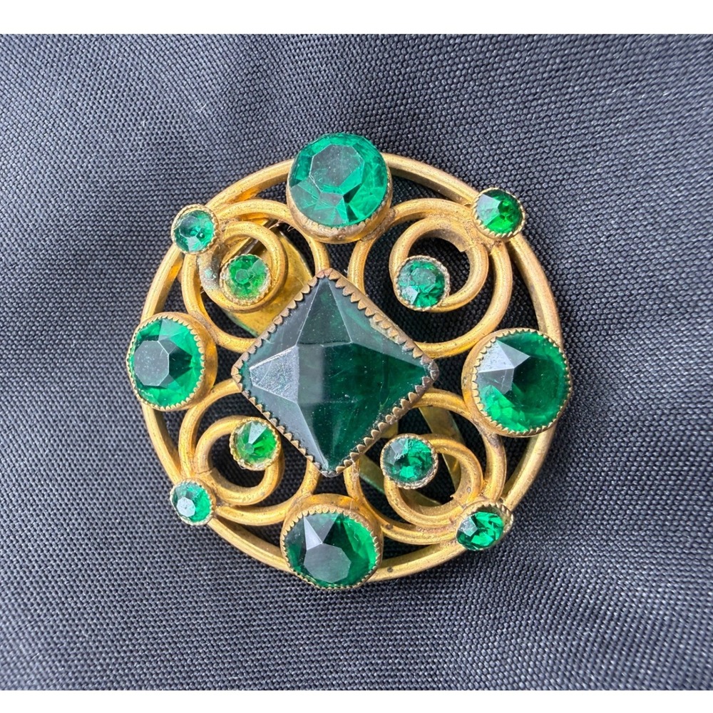 Vintage Emerald Green Glass Gold Tone Scrollwork Edwardian Dress Clip